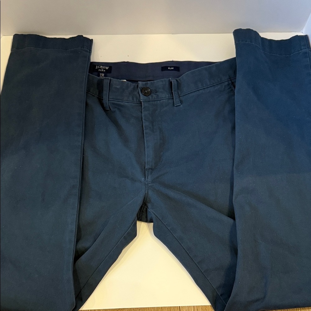 Men’s navy J.Crew flex fit slim Chino size 30‎ x 32 straight fit.